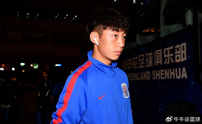 意外！他是斯卢茨基唯一舍不得弃用的申花老将，如今成球队核心|上海申花|吴曦|谢鹏飞|英博|主力_新浪新闻